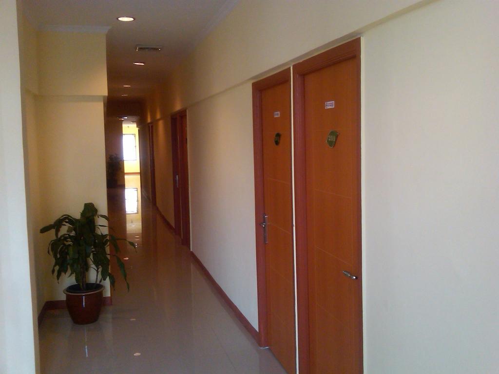 Green Leaf Inn Pontianak Extérieur photo