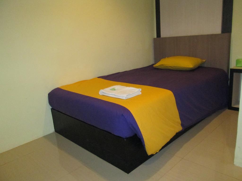 Green Leaf Inn Pontianak Chambre photo