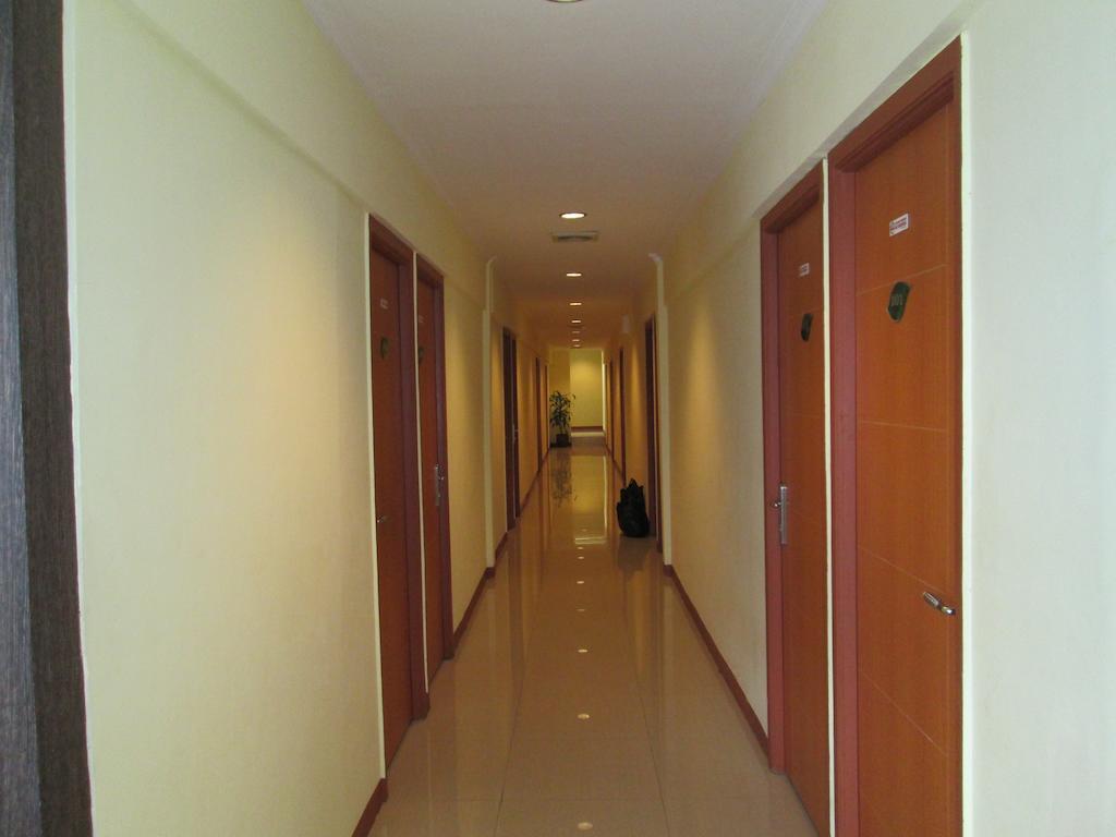 Green Leaf Inn Pontianak Extérieur photo