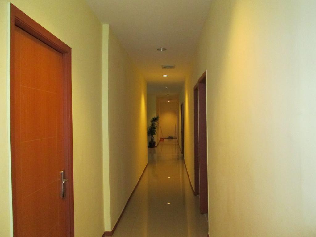 Green Leaf Inn Pontianak Extérieur photo